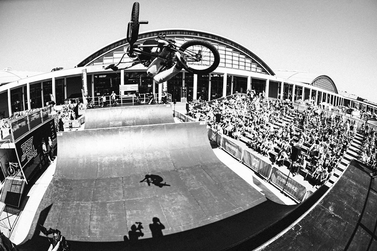 Tom van den Bogaard war während dieses Tables länger in der Luft als die Jungs von der neben dem Lord of the Lake stattfindenden "Drop and Roll"-Tour während ihrer ganzen Show. Mic drop