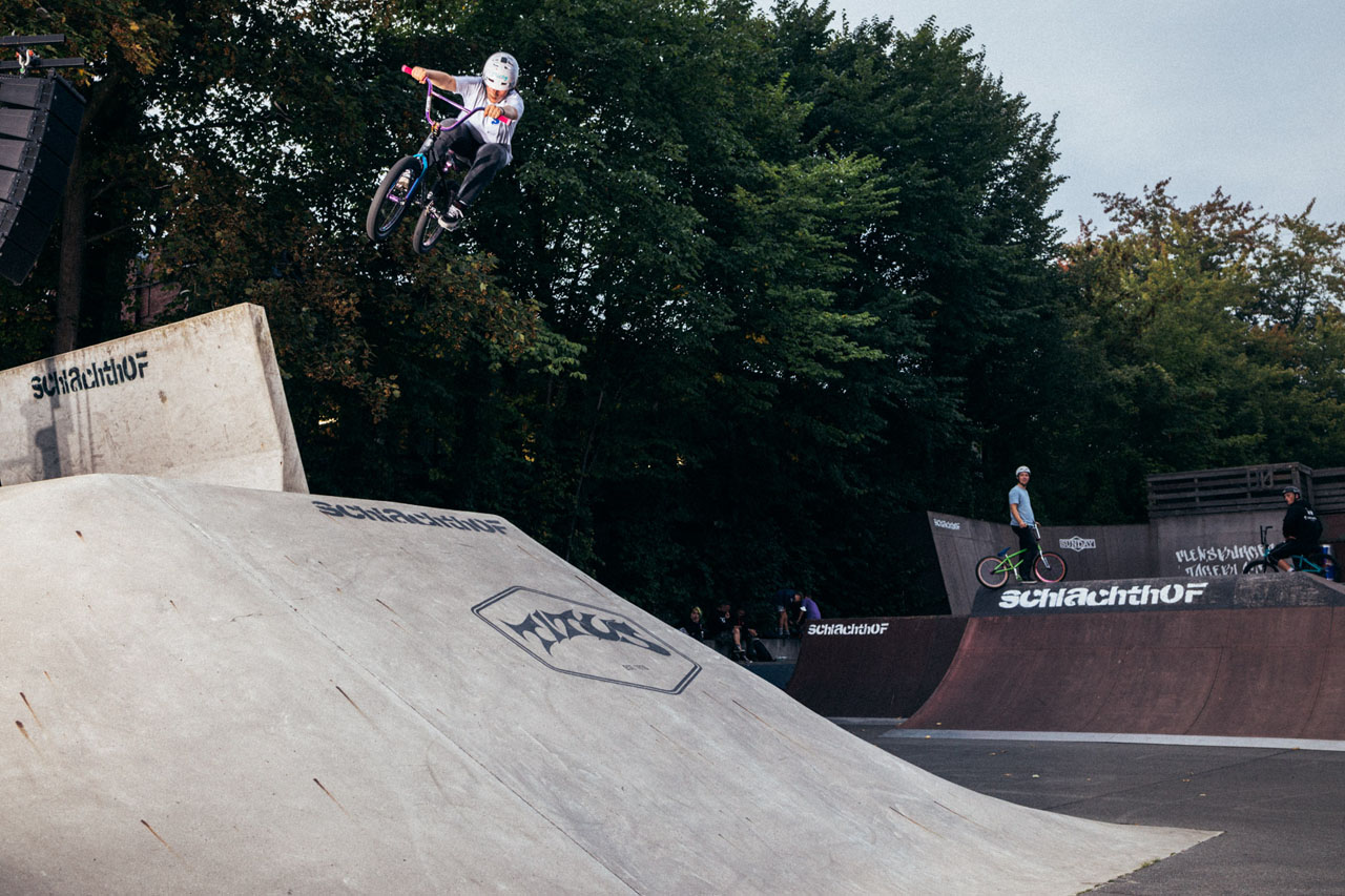 Ceyla Hatimi boostet die Hip