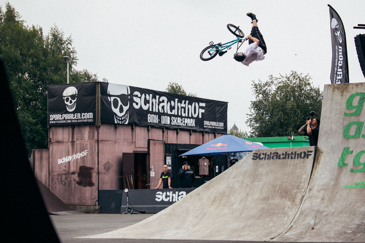 Sebastian Werth, schmiss als Best Trick diesen Backflip Tailwhip über die Hip. Die ersten zwei Versuche waren auf jeden Fall wild