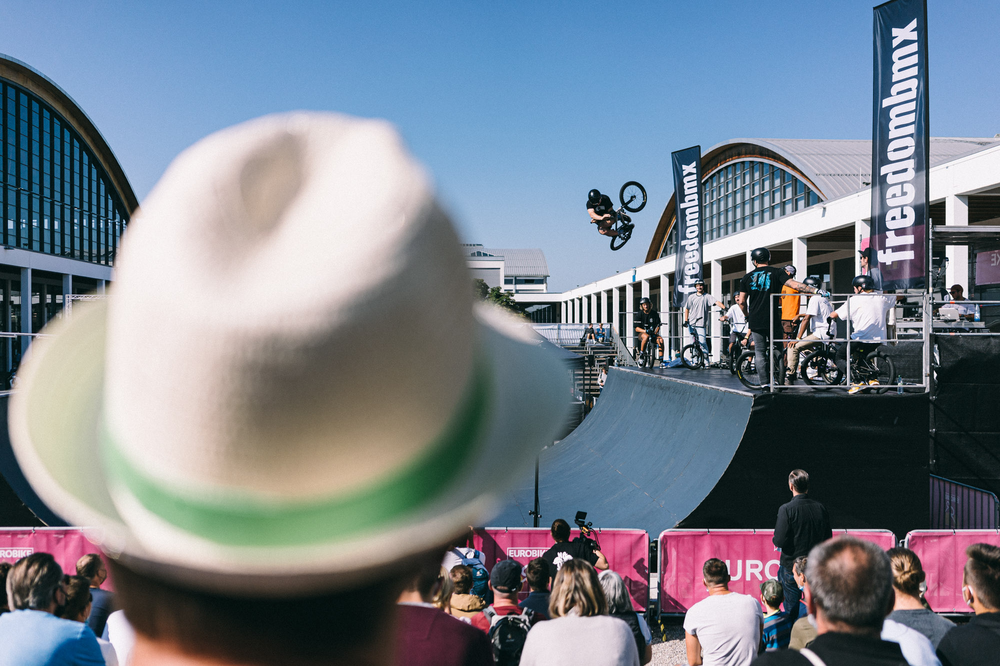 Für unseren "Lord of the Lake"-Showcontest knöpften sich 8 absolute Gefahrensucher die legendäre Klinge auf der Eurobike 2021 vor.