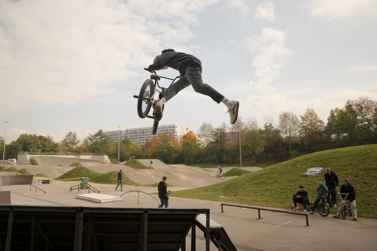Tom Kojetinksi beim Stretching