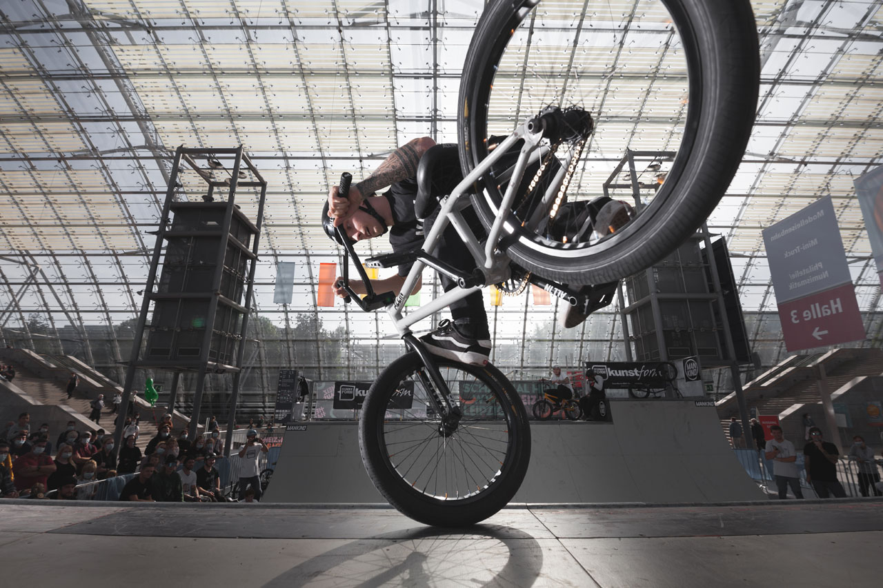 Can Jams gehören für Dean Florian in die Kategorie "leichtere Übung", insofern würde es uns nicht wundern, wenn er vorher noch so ne Verrücktheit wie einen Barspin oder so eingebaut hätte