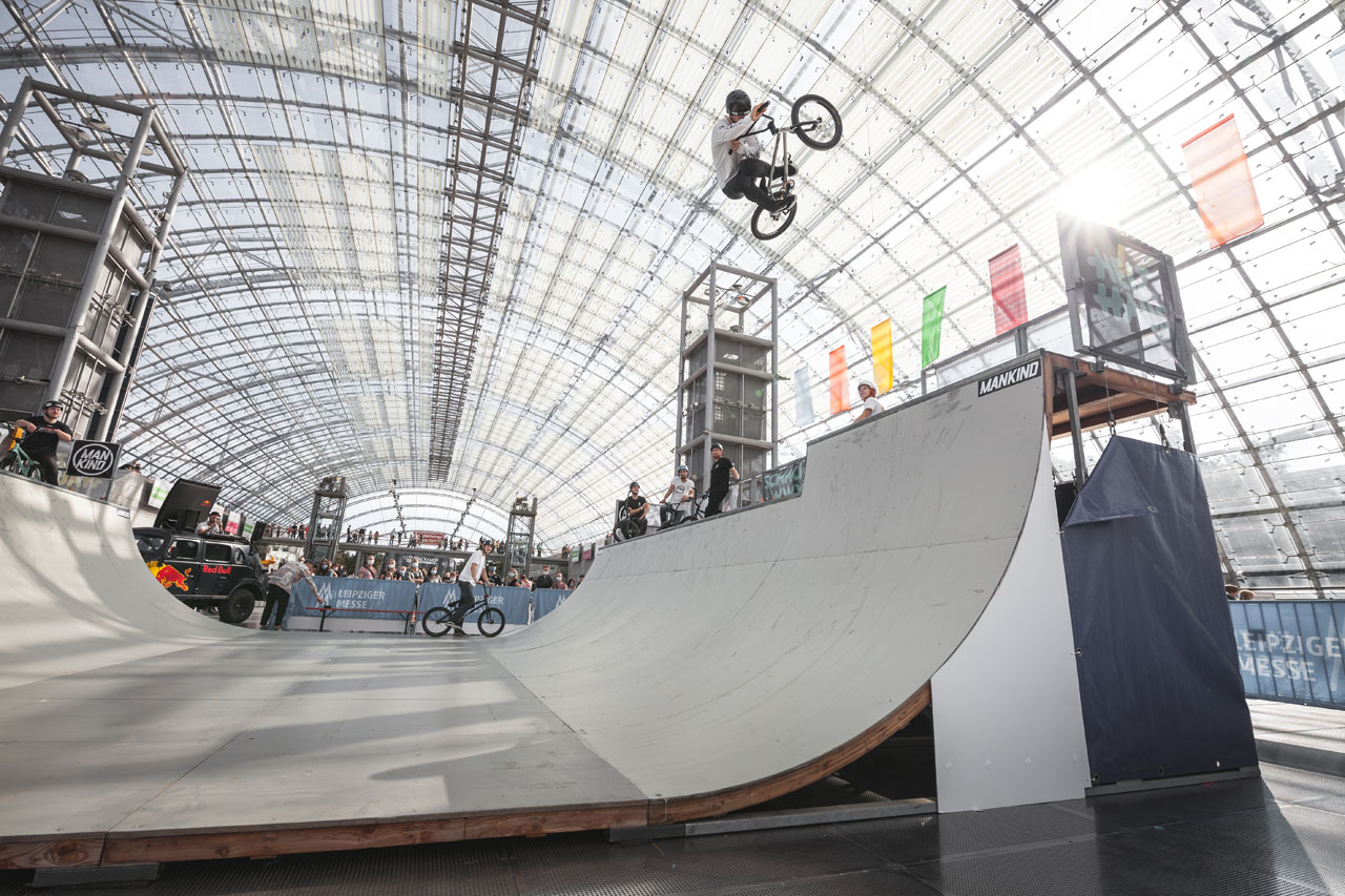 Wie schon bei der Premiere 2019, fand der "Mission Transition"-Contest auch in diesem Jahr wieder in der imposanten Glashalle der Leipziger Messe statt. Dean Florian, Bar to Table aus der Extension.