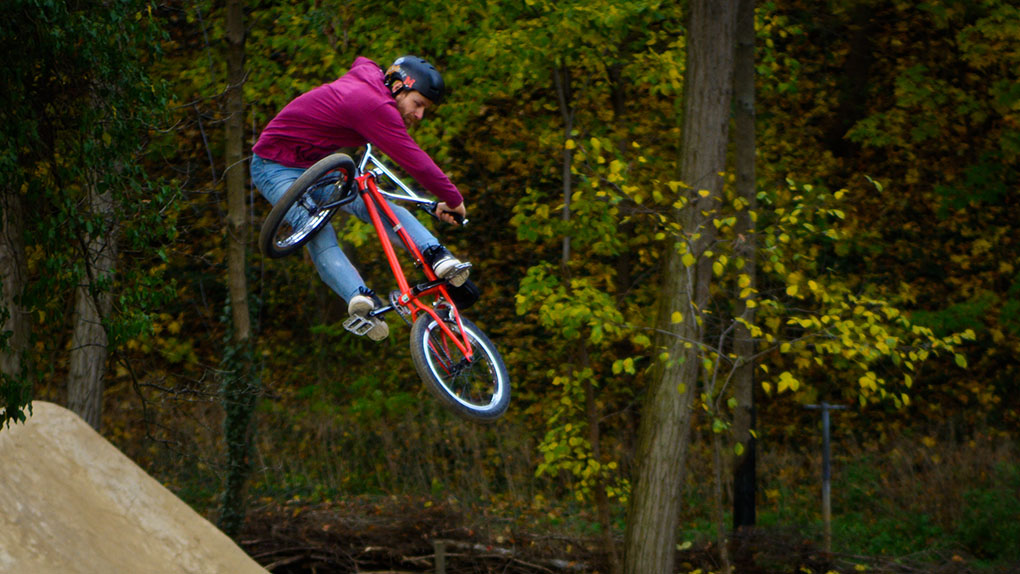 In "Wildau Trails Life" zeichnet Christian Berger ein überaus sehenswertes Porträt von Daniel Traeders Homespot und der Person dahinter.