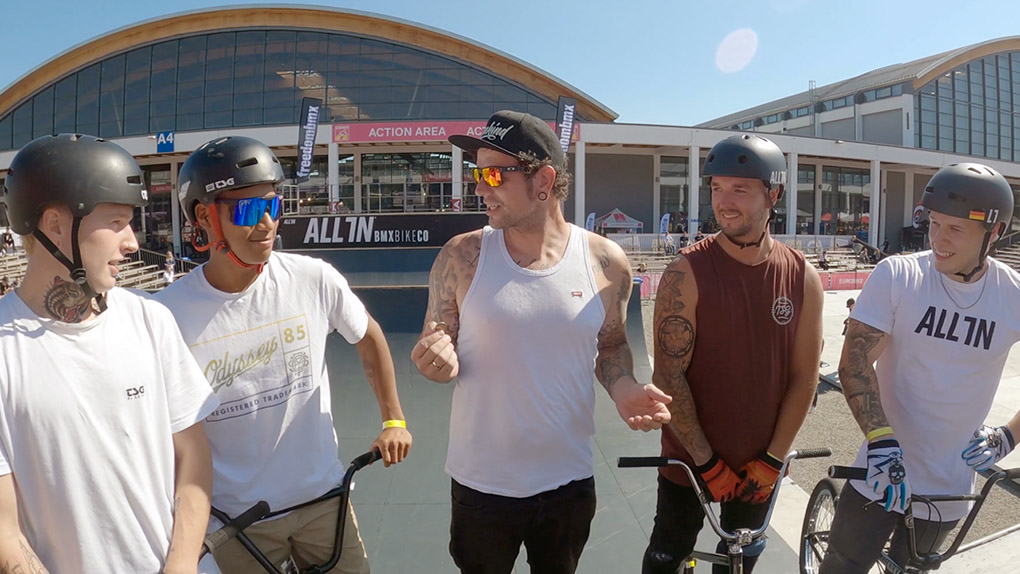 Auf der EUROBIKE 2021 sind Evan Brandes und Sikharin Supanmart gegen Timo Schulze und Tobias Freigang zu einer Runde Game of HORST angetreten