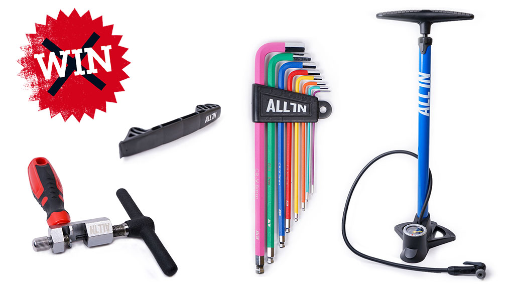 Ho, ho, ho! In Teil 2 unserer großen Adventsverlosung gibt es ein Werkzeugset von All In BMX zu gewinnen. Hier erfährst du mehr.