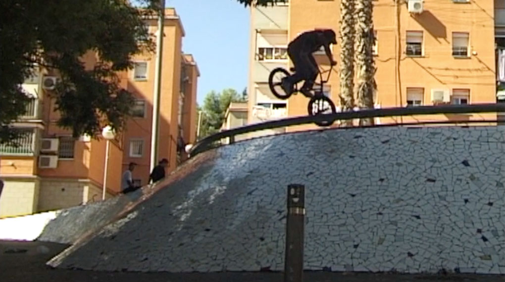 Ein Teil des Kink-BMX-Teams hat sich einen Barcelonaurlaub gegönnt, der nicht zuletzt wegen Nathan Williams aus dem Ruder gelaufen ist.