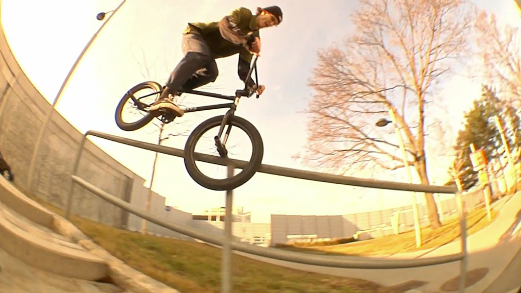 Ganz viel Liebe und die volle Punktzahl gehen raus an Valentin Moder von der Dove Shit Kru für seinen neuen Videopart!