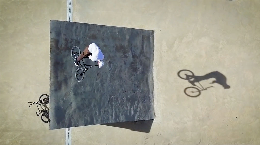 Courage Adams war auf Red Bulls Nacken in Johannesburg, um dort fleißig Clips zu stacken und die lokale BMX-Szene näher kennenzulernen.