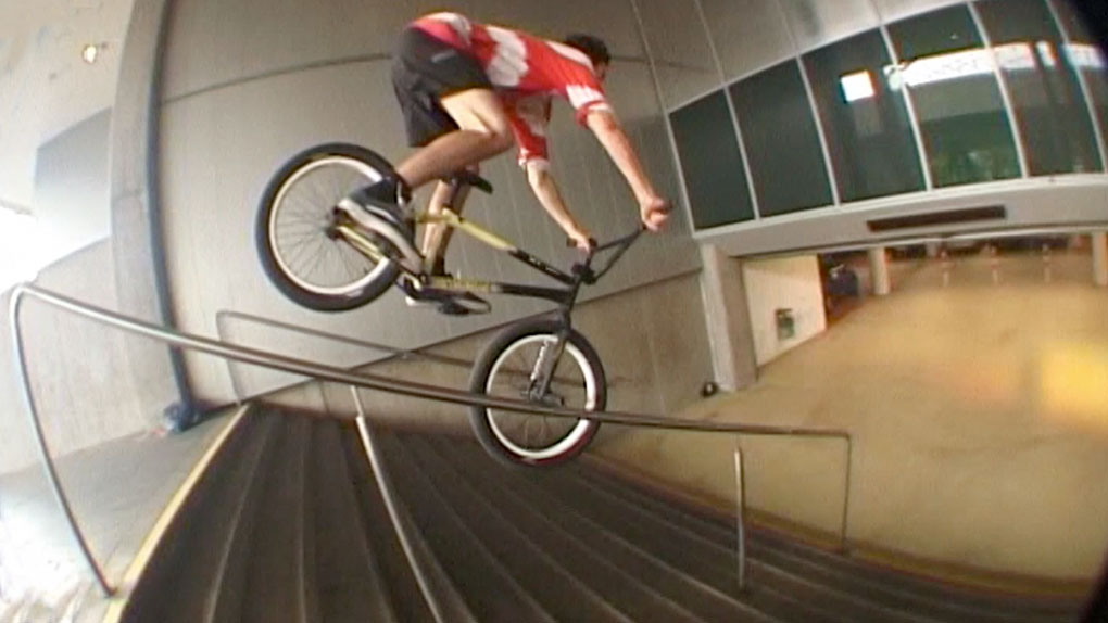 Wie ab er geht! Joshua "Yoshi" Hareter hat vollkommen zurecht den letzten Part in "Dirtycat 3" abgestaubt.