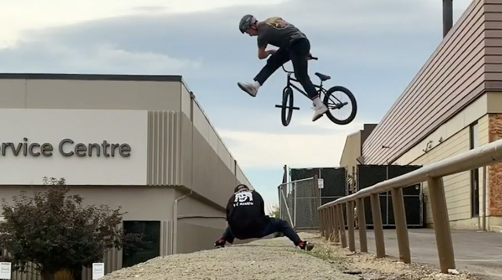 Egal ob angsteinflößende Betonbowls oder riesige Streetgaps, der kanadische Wethepeople-Fahrer Nick Halisheff fürchtet weder Tot noch Teufel!