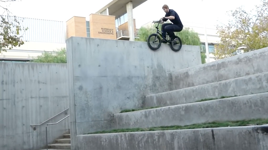 Wenn der Titel des verwendeten Songs perfekt zum Inhalt des Videos passt: Pat Freyne gönnt sich hart für die Cult Crew.