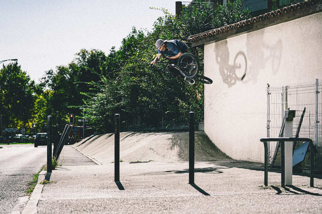 Adrian Warnken erspäht einen Wallridespot, wo andere nur eine Bergaufanfahrt und eine fehlende Landung sehen
