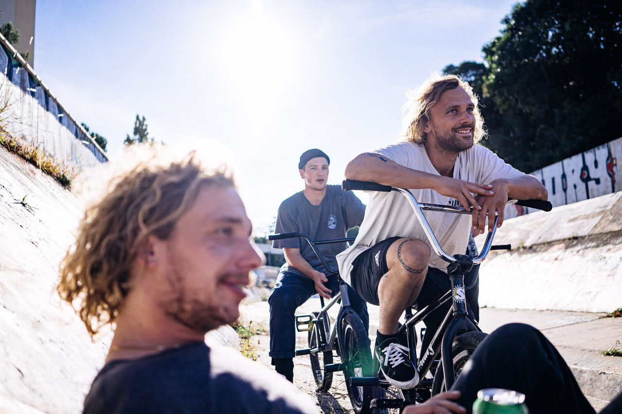 Wer holt jetzt eigentlich die Bieris? Hegi, TG und Lukas in DEM Ditch in Montpellier