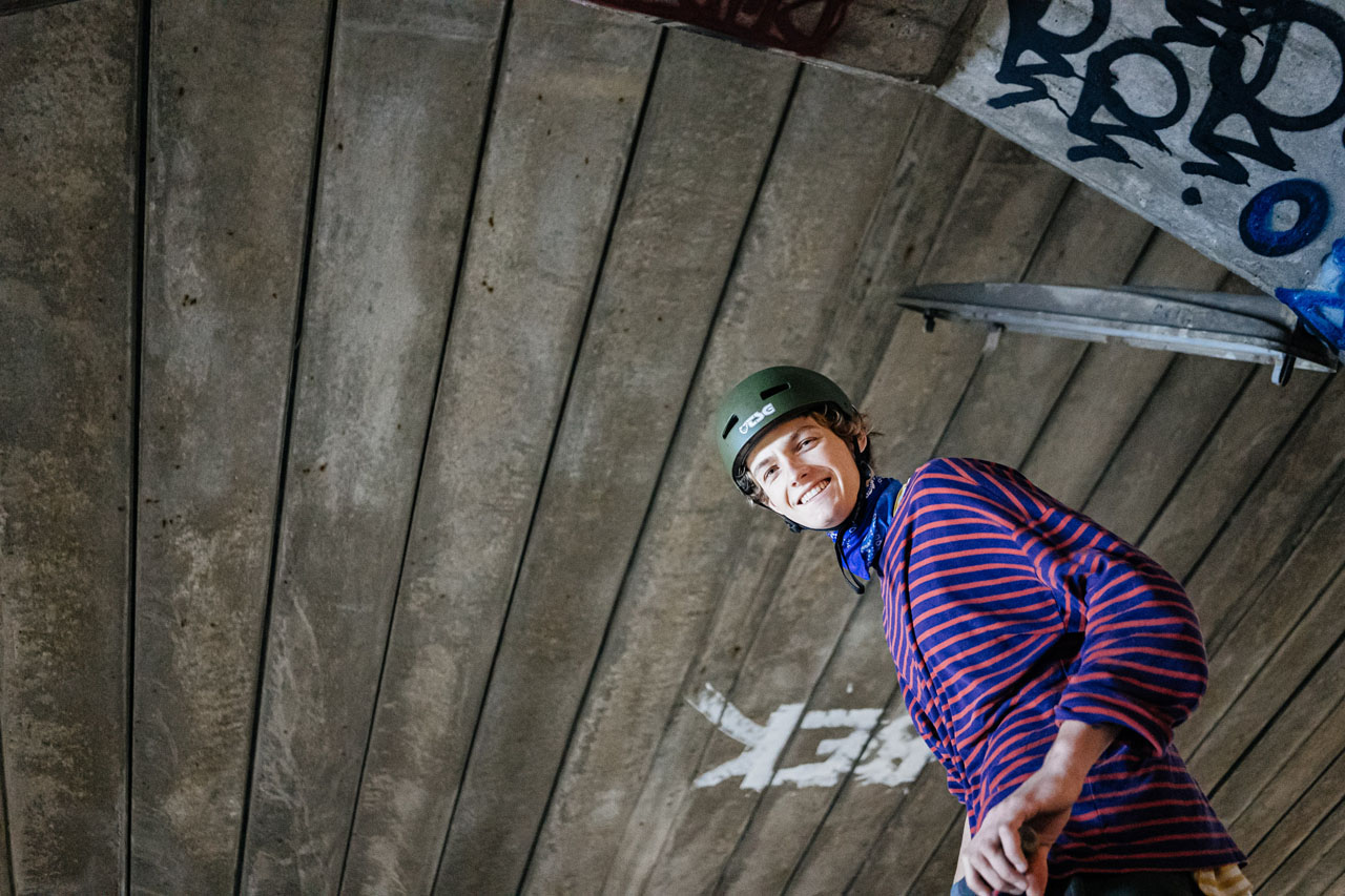 Jan Lemke bekommt von Merkel höchstpersönlich ein monatliches Gehalt überwiesen. Muss wahr sein, steht schließlich im Internet