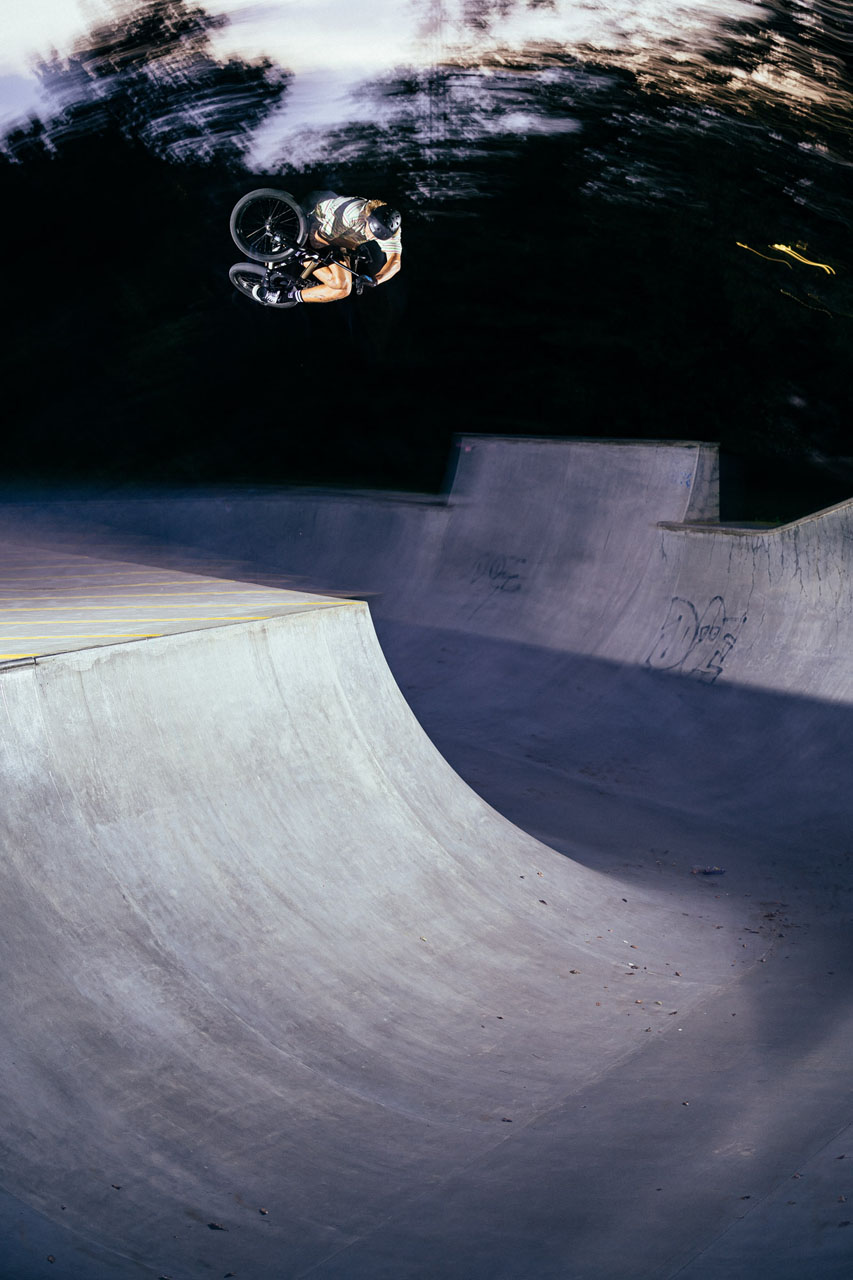 Paul Thölen in seinem zweiten Wohnzimmer, der Bowl im Fælledparken Skatepark in Kopenhagen