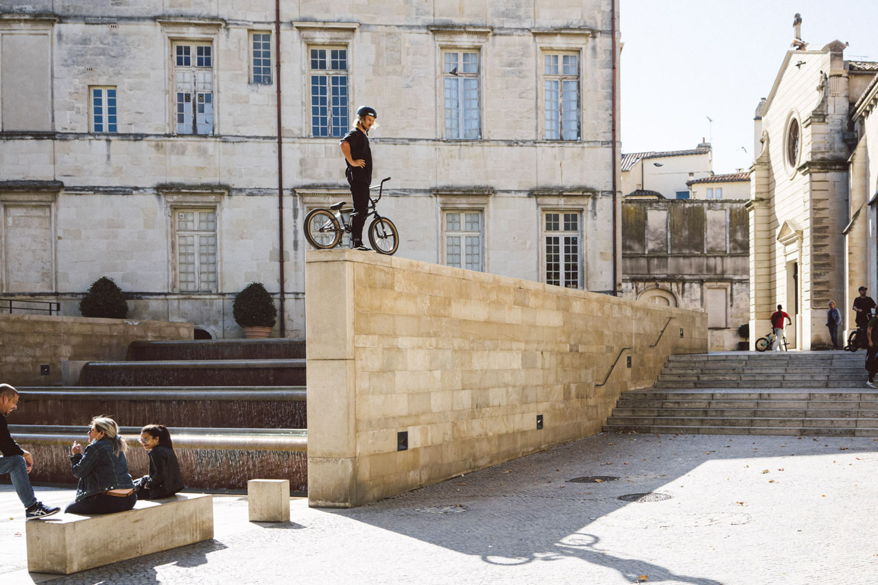 Falls das in der Printausgabe vielleicht ein wenig untergegangen ist: Die Outledge, an der Paul Thölen in Nimes Feebs Manny gemacht hat, war verdammt hoch!