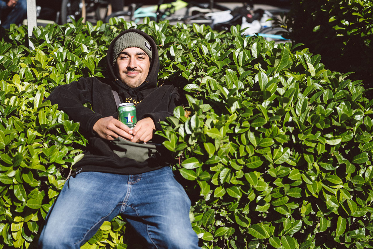 Taylor und eins der 1.000 Bieris, die auf dem Frankreichtrip verköstigt wurden