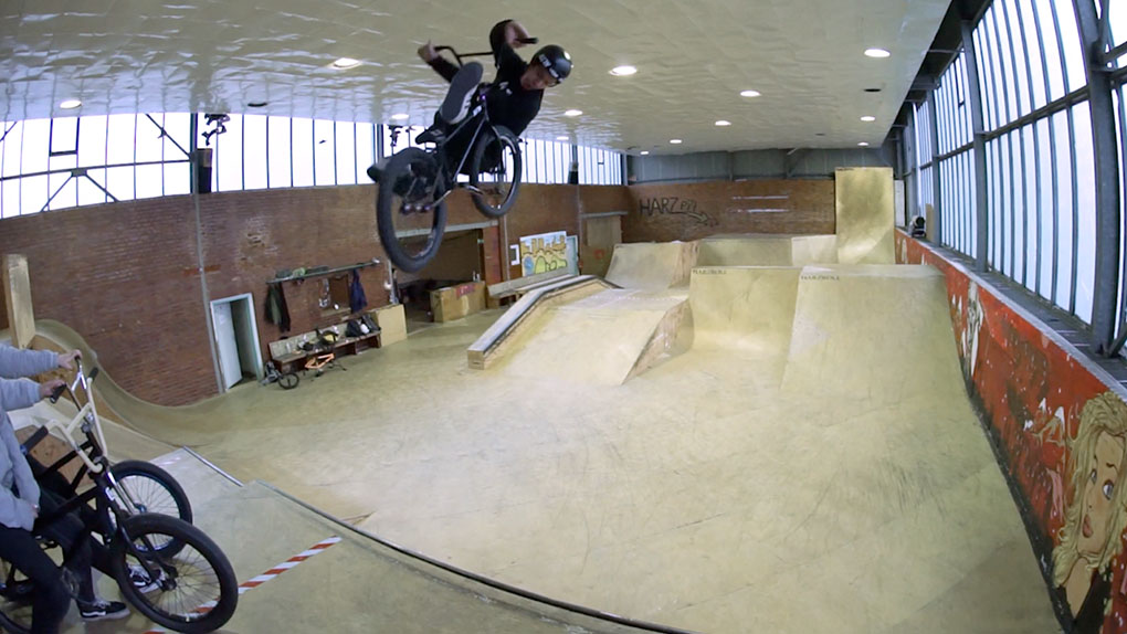 Wilhelm Kittler hat binnen weniger Stunden einen super Welcome-Edit für All In BMX in der Harzroll Halberstadt gefilmt.