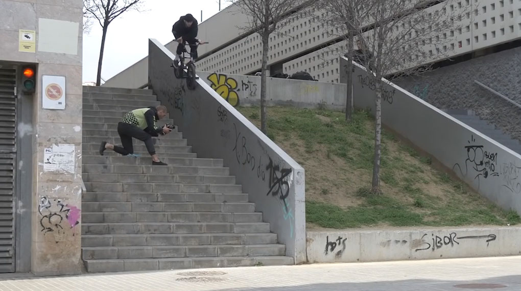 Joe Jarvis wurde bei Federal Bikes endlich ins Pro-Team befördert und liefert zum Einstand einen komplett geisteskranken Welcome-Edit ab.