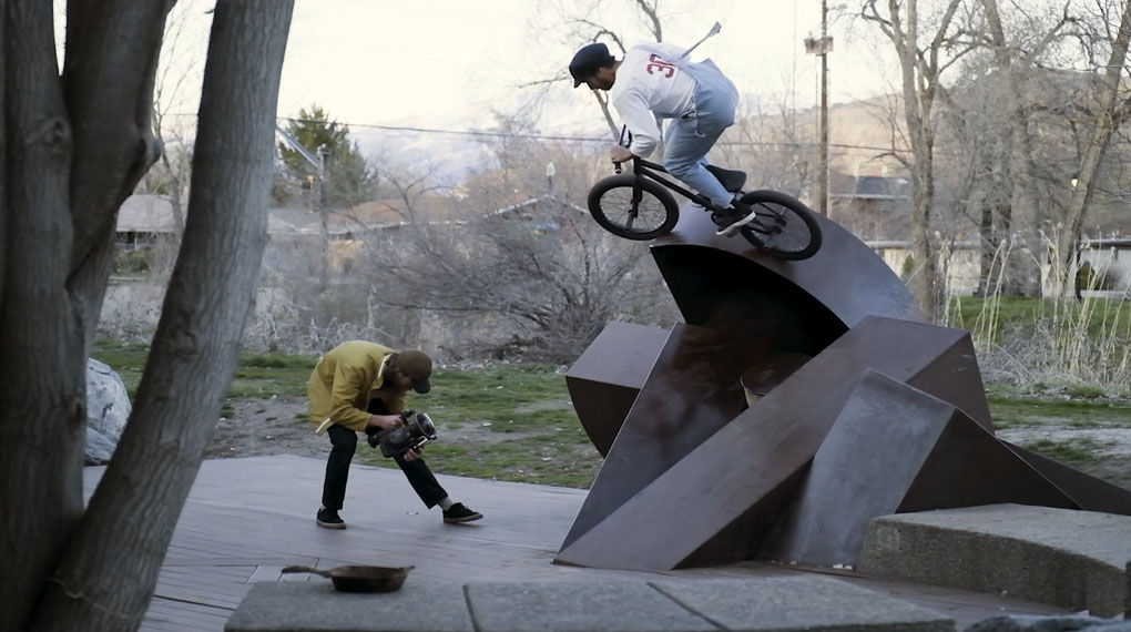 Mike Mastroni kann die Finger nicht von BMX lassen und hat mit "Industrial Eyes" ein weiteres Meisterwerk abgeliefert. Nicht verpassen!