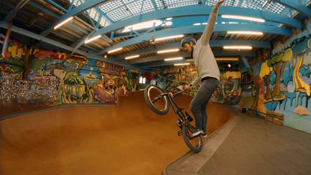 Die dänische BMX-Legende Niels Thanild hat sich für dieses Video einen seiner Lieblingsspots vorgeknöpft: den Wonderland Bowl in Christiania.