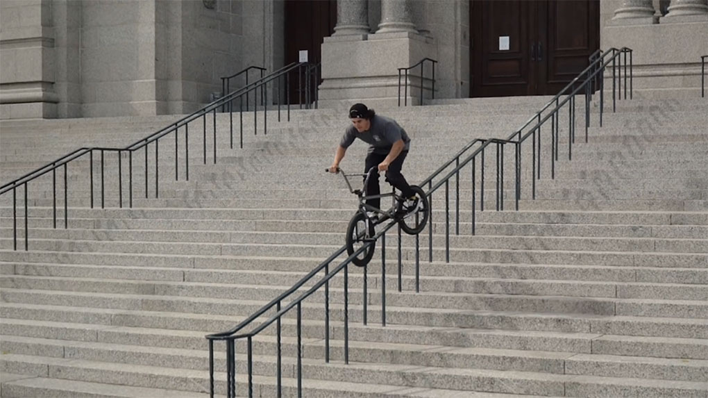 Der 1. Preis für das Video der Woche geht ohne Frage an Denim Cox, der mit "More Speed Less Doubt" einen Banger für BSD abgeliefert hat.