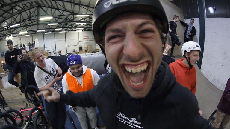 Als Ergänzung zu unserem Edit vom Halloween Jam @ Gleis D Skatehalle haben wir hier alle Clips, die es nicht ins Hauptvideo geschafft haben.