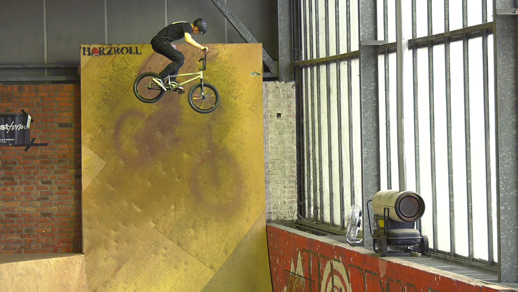 Hier entlang für die 3 besten Runs von Dean Florian, Jonas Lindermair und Wilhelm Kittler bei der Harzroll BMX Park Session in Halberstadt.