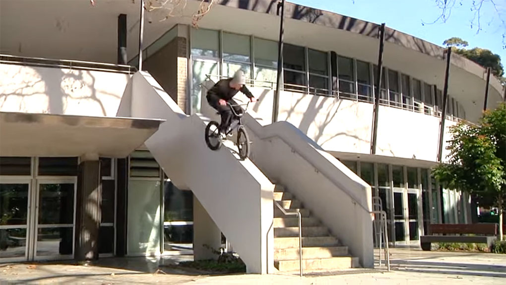 Du kennst Jacman Hinss noch nicht? Dann wird es aber allerhöchste Zeit, der australische Federal-Fahrer geht nämlich unnormal ab!