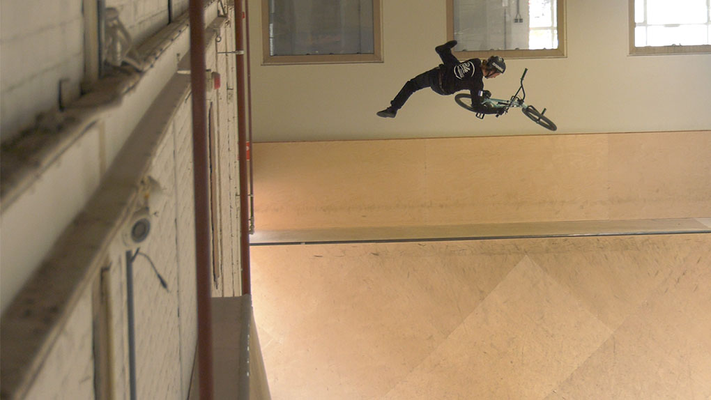 Hier entlang für die Highlights vom Qualifying der Damen und Herren auf dem UCI BMX Freestyle Park Contest in der Area 51 Eindhoven.