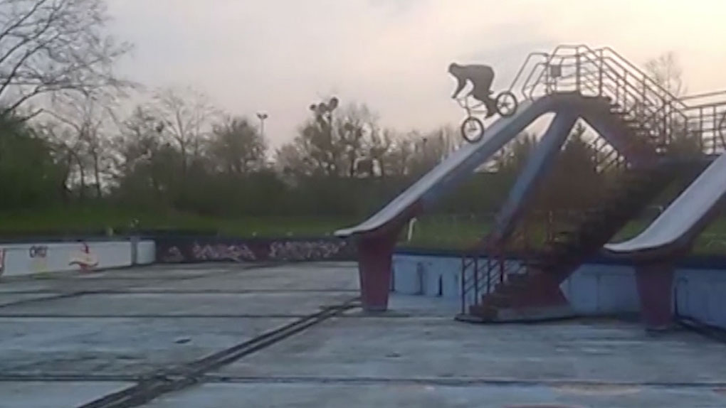 Die 2. Section aus für die freedombmx Awards nominierten "À La Carte"-Video der CREMiCH Crew aus Hannover wird von Marius Krenz bestritten.