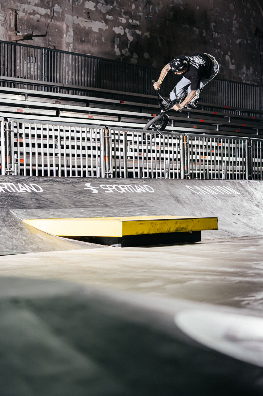 Felix Prangenberg. Over Tooth und zurück als wäre es nichts