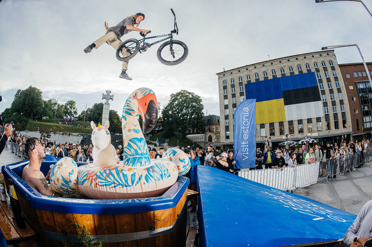 Body Hilder letting it all hang