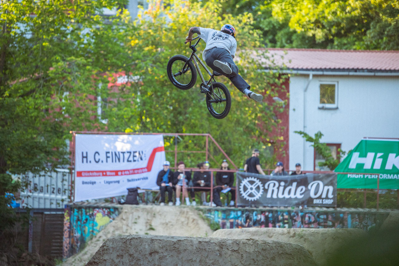 Und noch einmal George, diesmal mit freier Sicht bei einem Indian Seatgrab