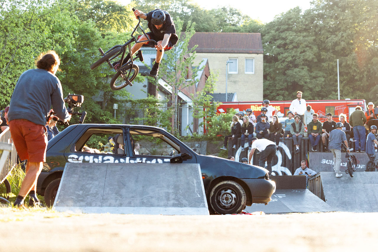 Dieser geboostete Fastplant war nur einer der vielen Moves, die Jan Mihaly über das Autodach in petto hatte