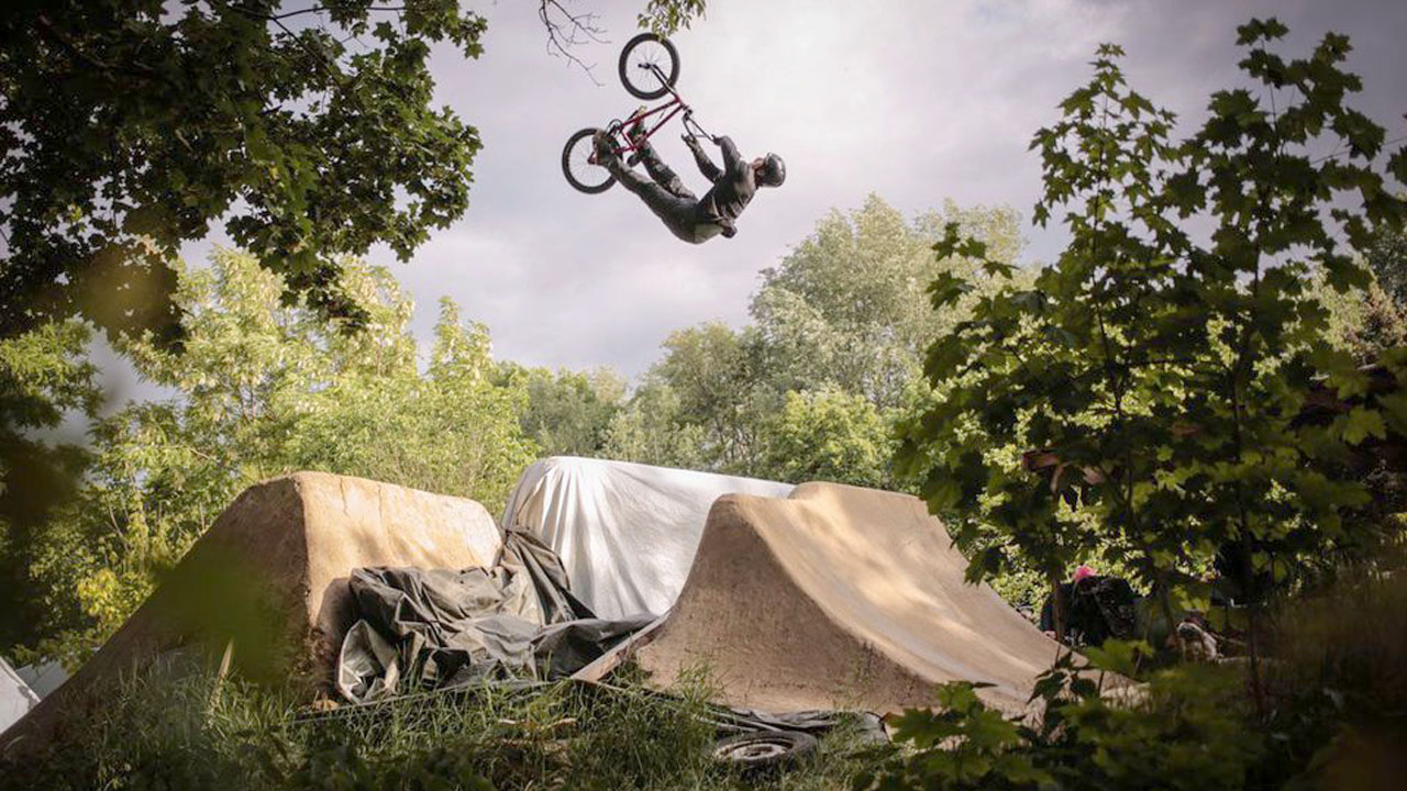 Rudis Resterampe, Wickes Woodie + die Trails: Hier entlang für knapp 25 Minuten echte Gefühle vom Highway to Hill 2022 im Mellowpark Berlin.