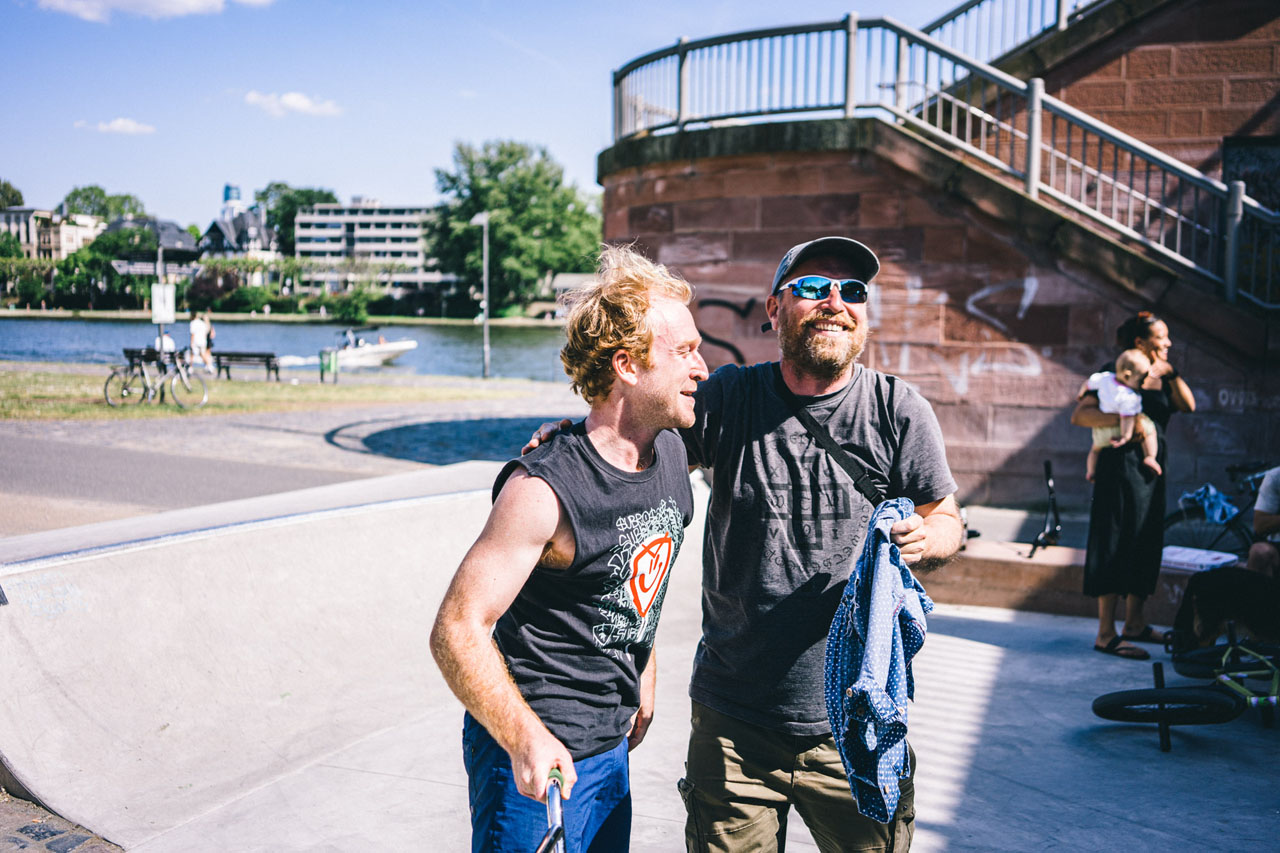 Den ganzen Tag keinen Meter Fahrrad gefahren und dann kurz mal das heftigste Gap des Tages rausgehauen: So kennen wir Tom Schorb-Mergenthaler