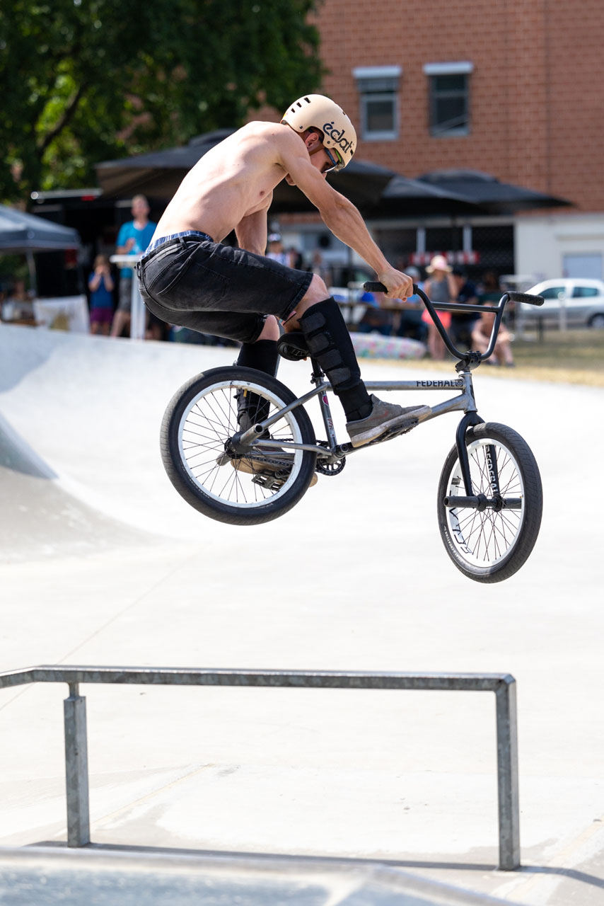 Brandonium aus Berlin mit einem Tbog über das Rail
