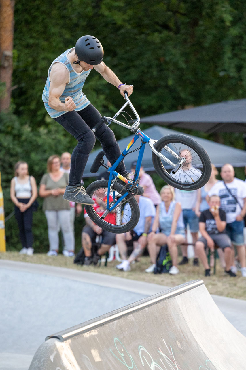 Daniel Traeder am Flexen. Checkt sein Insta-Profil (@toyscout) für feinste Calisthenics-Moves