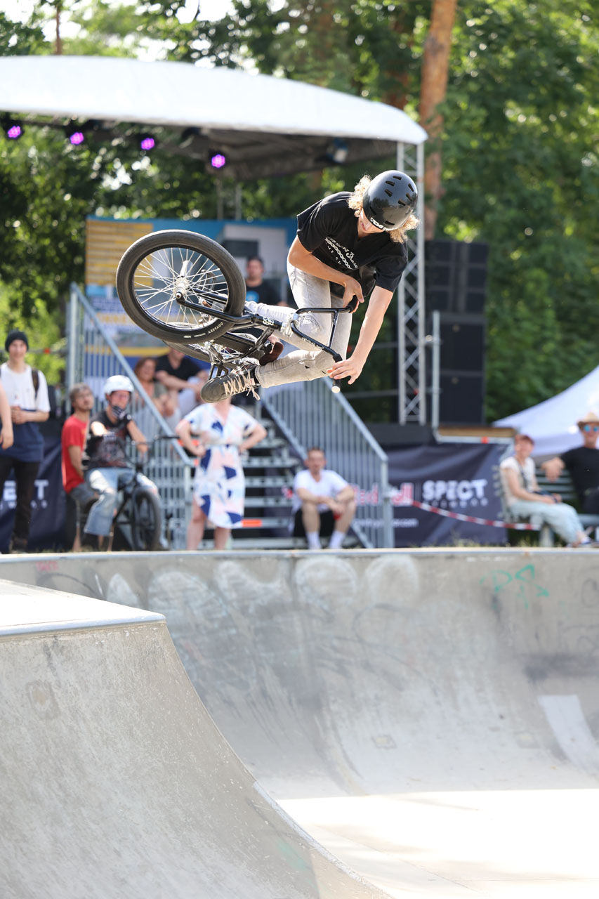 Der 14-jährige Jimi Brandt stylte sich im Auftrag von Bikers Base auf Platz 3 bei den Amateuren