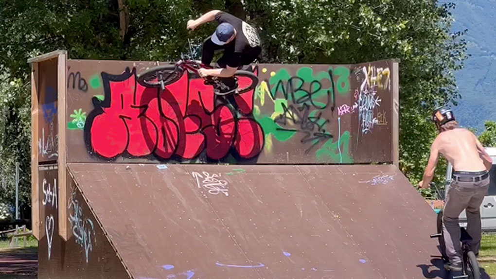 Rico Henckel aka @beermx_ und sein Homie Phillip haben sich ein paar Tage in der Schweiz und Italien gegönnt. Hier ist ihr Urlaubsvideo.