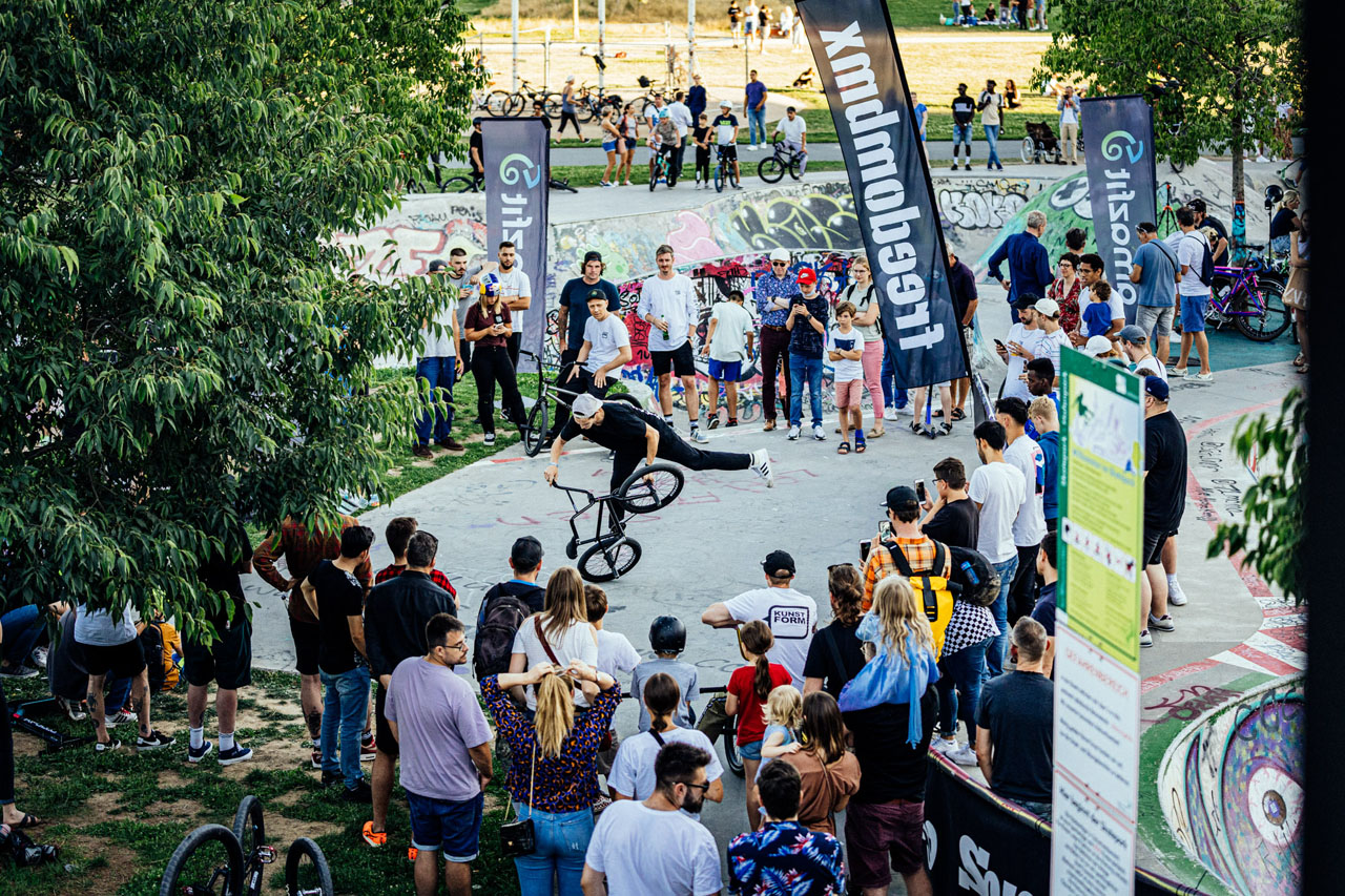True story: Leon Vignjevic, der kroatische Flatlandmeister, kam zufällig im Hafenpark vorbei und fuhr spontan eine unserer Shows mit. Hvala!