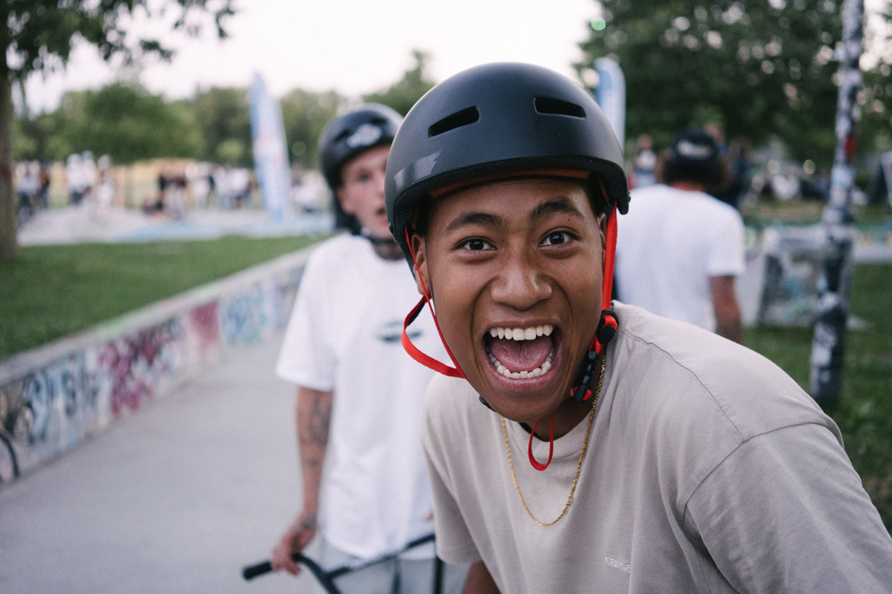 Stoked! Sikharin Supanmart stand während unserer Airbagshows powered by Bloody Harry zum ersten Mal einen Double Flip – und wie wir ihn kennen, dürfte es jetzt nicht mehr lange dauern, bis der Dresdner Gefahrensucher das Ding auch in eine "richtige" Landung zimmert 