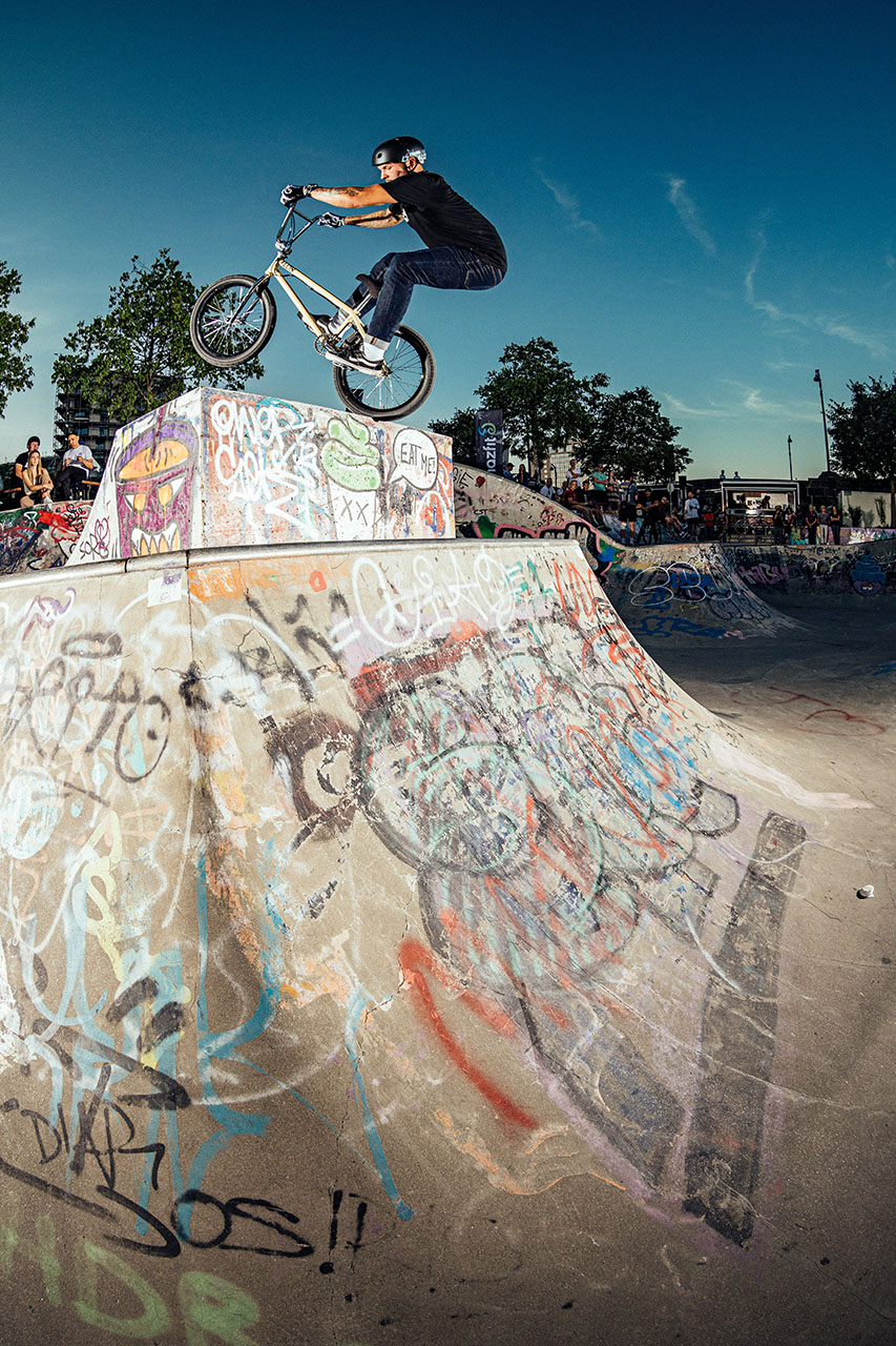 Im Hafenpark gibt es eine schöne Subbox, weshalb Tobias Freigang wohlweislich sein Bremsenrad mitgebracht hatte