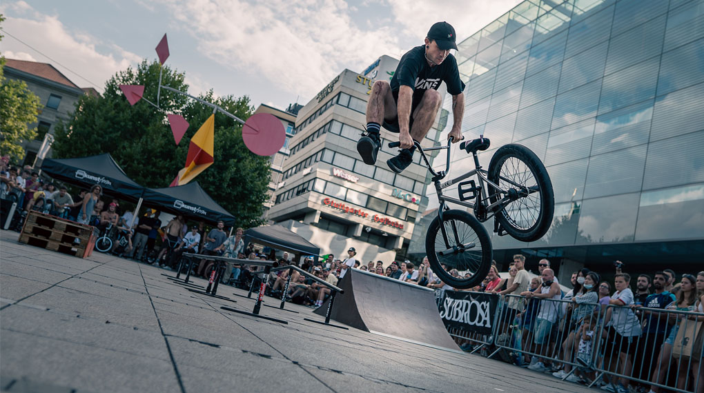 Am vergangenen Wochenende fand im Rahmen des Streetartfestivals der City-Initiative Stuttgart der kunstform BMX Streetrail Battle statt.
