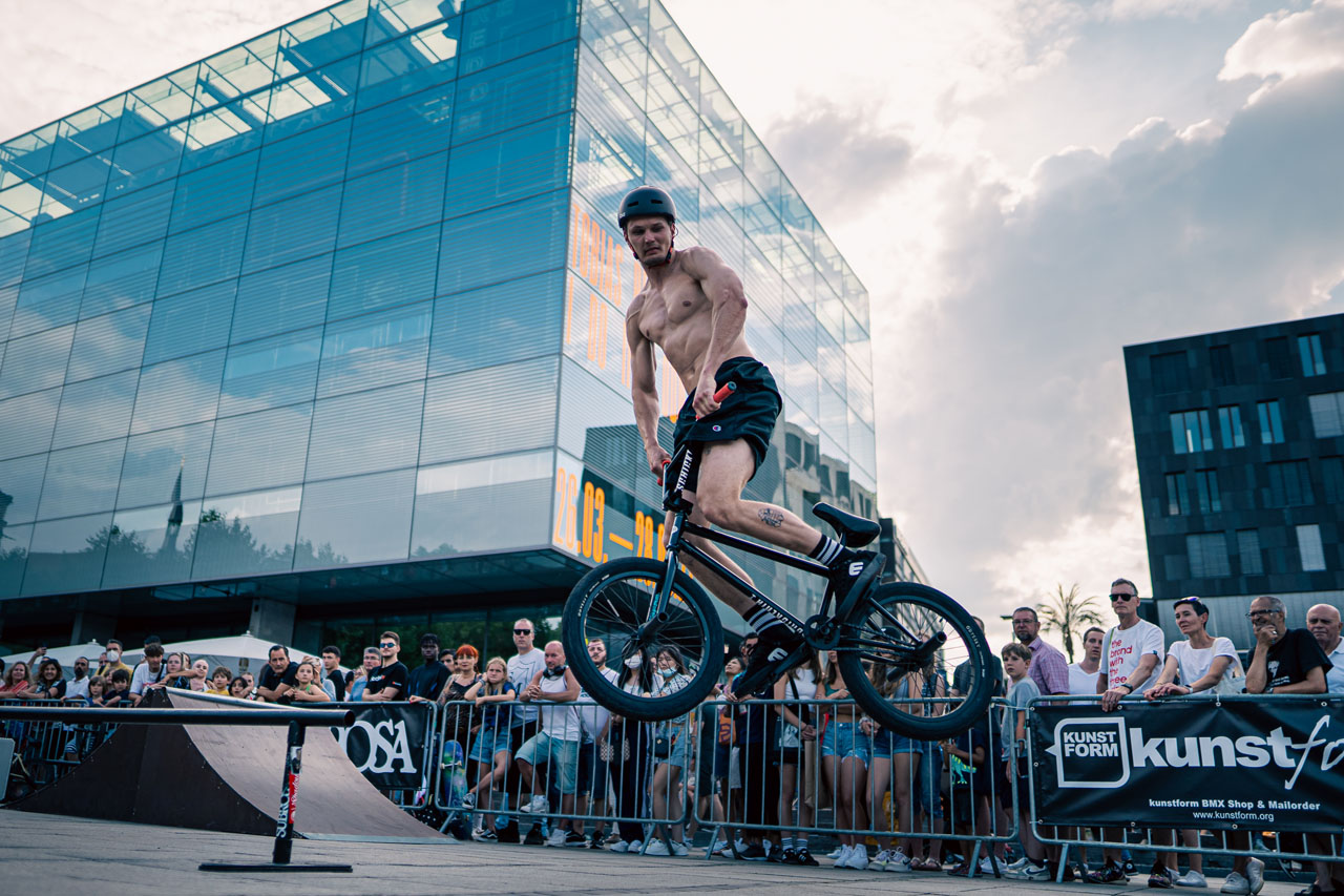 Andreas Gall, muskelbepackter Pegs Hard 3er