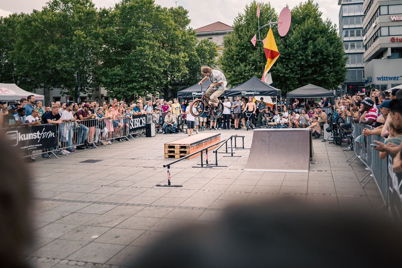 Felix Donat, 180 aus der Spine über die Rails to Smith Indian an der Flatledge