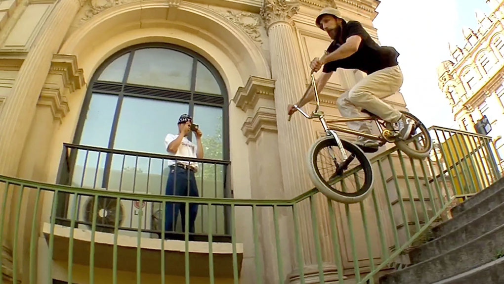 Bevor sich Patryk Mainka neulich am Knie operiert wurde, hat er noch schnell ein paar Missionen im Rhein-Main-Gebiet abgehakt.