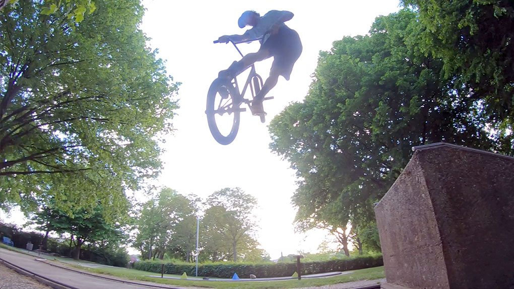 Auch in Folge 3 der "Home Street Home"Videoreihe von Domenik Brüggemann werden wieder Streetspots in Baesweiler und Umgebung durchmassiert.